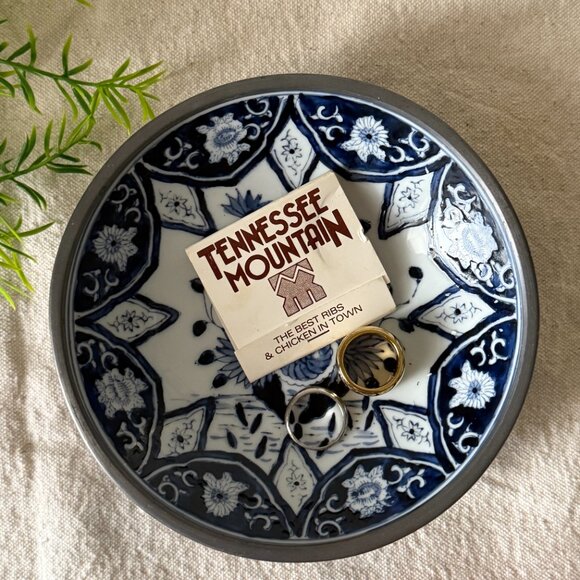 Vintage Japanese Blue & White Porcelain Trinket Bowl Hand-Painted - Picture 2 of 9